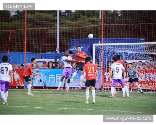 开云足球体育：打造专业化的足球赛事平台，助力足球运动普及与发展